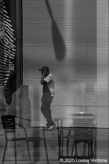 Chaises et lampadaire